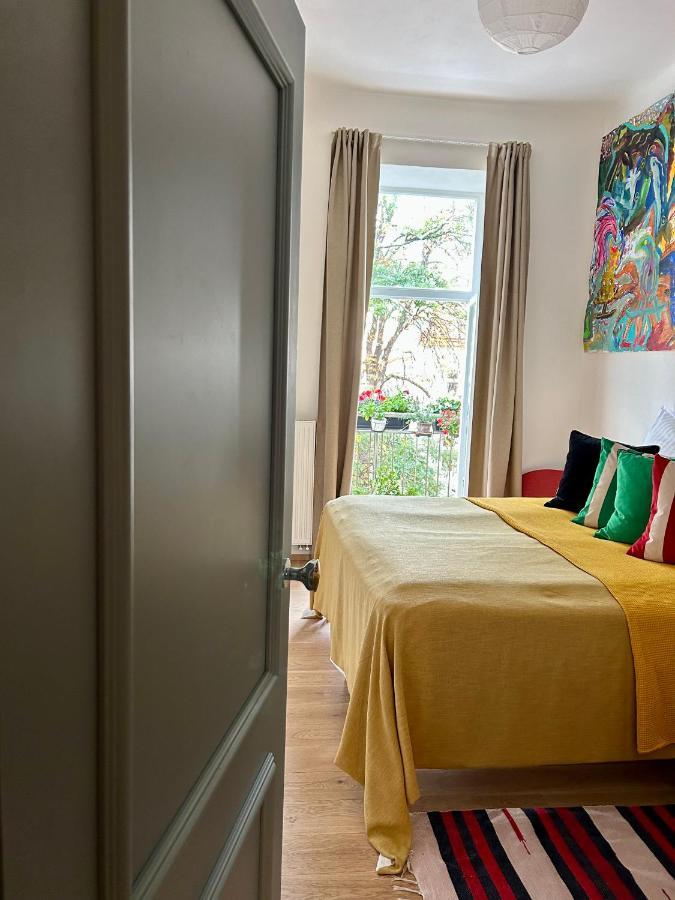 Green Balcony & King Size Bed Prag Exteriör bild
